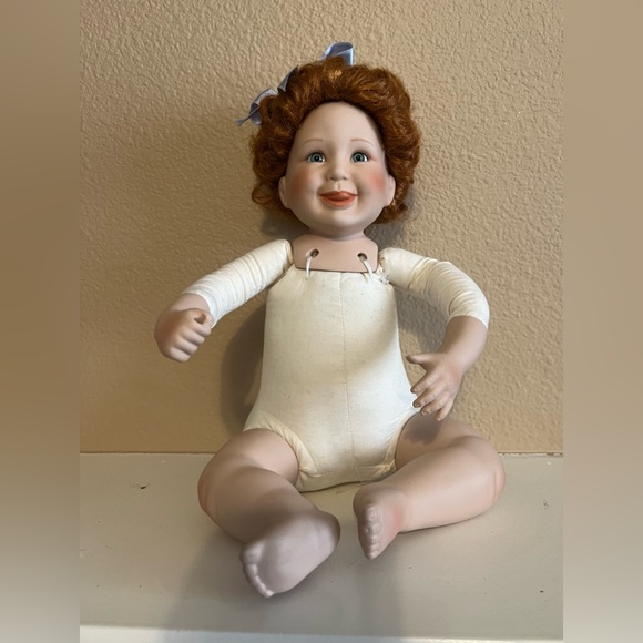 Danbury Mint Porcelain Doll “Cindy” by Sonja Bryer - Picture 4 of 6